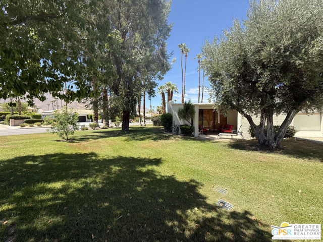 3410 E Bogert Trail, Palm Springs CA: https://media.crmls.org/mediaz/5342a6fd-da7b-47fc-955d-af927a567870.jpg