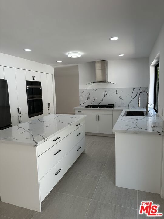9781 Blantyre Drive, Beverly Hills CA: https://media.crmls.org/mediaz/5342b739-1259-4e1e-b6f6-b71412576cd4.jpg