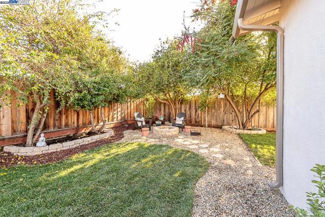 41327 Erma Ave, Fremont CA: https://media.crmls.org/mediaz/53431aac-59b4-4afc-a455-5cfbc9873bff.jpg