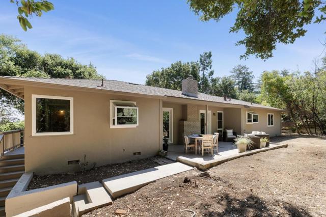 10605 Berkshire Drive, Los Altos Hills CA: https://media.crmls.org/mediaz/534358b6-1ee9-4eba-93d5-dd1feb4d79cc.jpg