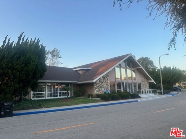3500 W Manchester Boulevard, Inglewood CA: https://media.crmls.org/mediaz/53437630-85f2-4887-9dd1-4400617018a9.jpg