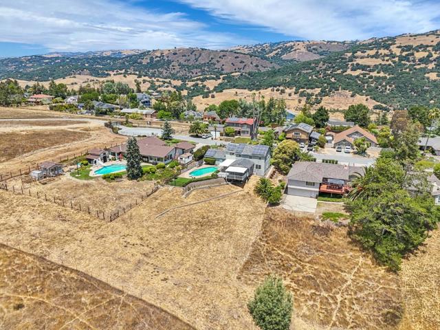 17365 Oak Leaf Drive, Morgan Hill CA: https://media.crmls.org/mediaz/534388bb-a4bc-44f7-a2eb-83d9e1e043e2.jpg
