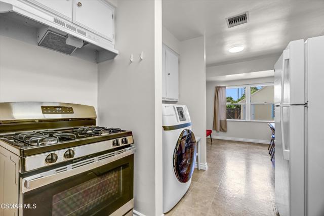 17400 Cantlay Street, Lake Balboa CA: https://media.crmls.org/mediaz/53441294-4f1d-46b4-9014-1dc18e23031c.jpg