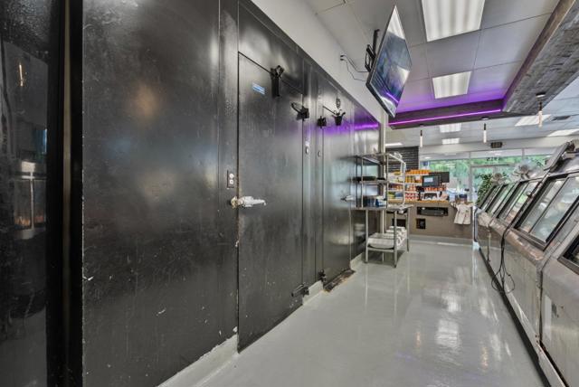 16915 16915 Monterey Hwy, Morgan Hill CA: https://media.crmls.org/mediaz/53450080-375f-4a47-9af9-60a889ce81ed.jpg