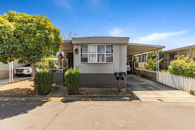 500 W 10 Street, Gilroy CA: https://media.crmls.org/mediaz/53457498-3ec6-47a4-a7bd-4cf6ea0a143b.jpg