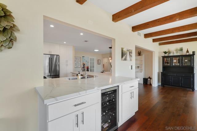 1144 San Julian Dr, San Marcos CA: https://media.crmls.org/mediaz/53458423-8fa8-4aff-bbfc-9c5455cfac17.jpg