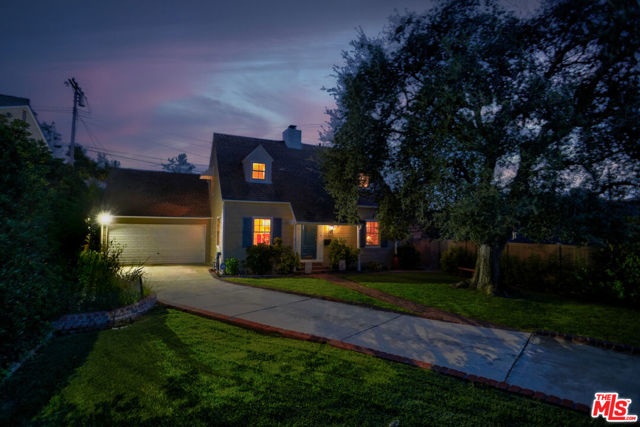 1816 Rosita Drive, Glendale CA: https://media.crmls.org/mediaz/5345d155-d9d1-44e0-91dd-9d9a09f65bf5.jpg