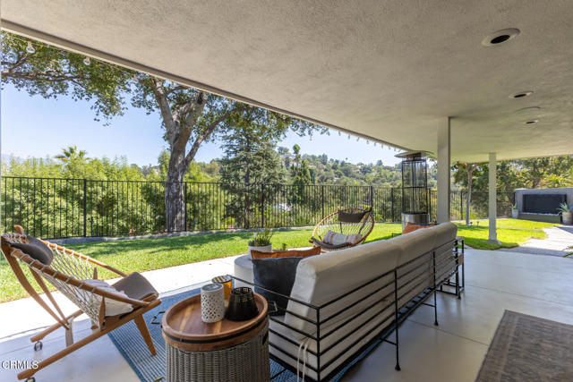 3608 Hampstead Road, La Canada Flintridge CA: https://media.crmls.org/mediaz/5345f6d8-85fc-430f-abc9-fef8cb90a05e.jpg