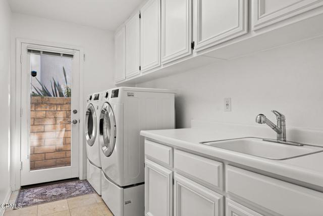 2106 Fox Den Court, Oxnard CA: https://media.crmls.org/mediaz/53461d7e-92a1-4905-99a2-aa82a0268a2f.jpg