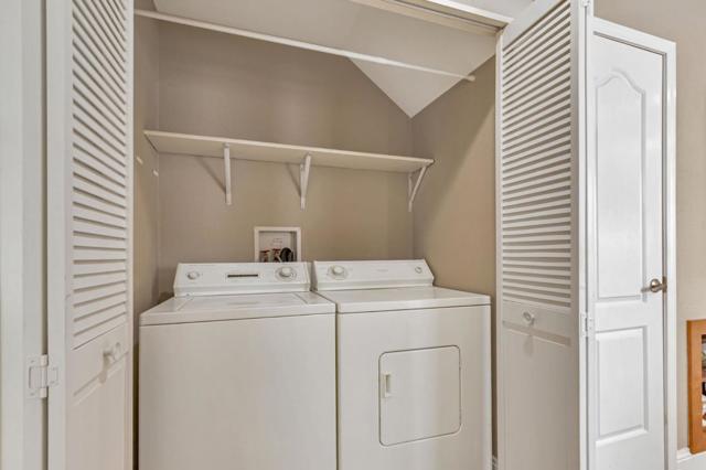 14685 Oka Road, Los Gatos CA: https://media.crmls.org/mediaz/53468389-5ddf-4e54-b4d3-ca753feff466.jpg