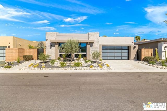 4321 Lumina Way, Palm Springs CA: https://media.crmls.org/mediaz/5346b903-bb98-4ab1-b05c-4f77494c5a43.jpg