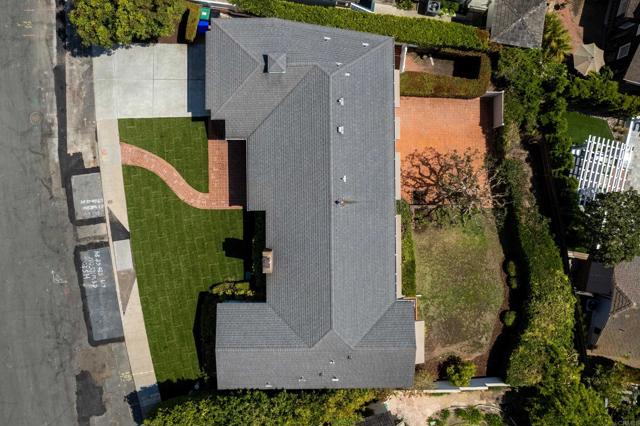 6018 Folsom Drive, La Jolla CA: https://media.crmls.org/mediaz/53475156-c3f7-4348-8083-b0e523a367f0.jpg