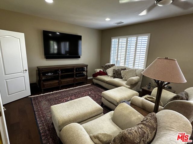 5338 Via Dolores, Newbury Park CA: https://media.crmls.org/mediaz/5347b4bb-2b44-4524-baf9-20c2671bfc4f.jpg