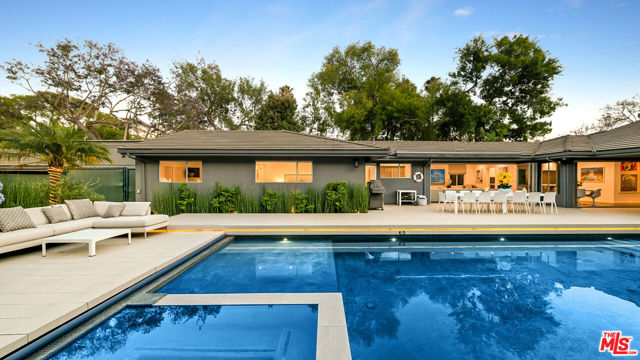 602 N Whittier Drive, Beverly Hills CA: https://media.crmls.org/mediaz/534801ac-d64c-4959-a9db-ea3839f5e062.jpg