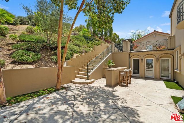 16980 Escalon Drive, Encino CA: https://media.crmls.org/mediaz/53482153-ecb3-43a6-a79b-82b2249b5d1f.jpg