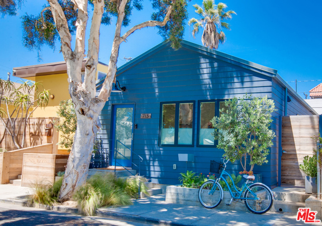 713 Ozone Street Santa Monica, California This truly unique and creative architectural beach bungalow is a one of kind home! In an excellent Ocean Park/ Santa Monica location overlooking the lovely Ozone Park, this 1000 sq ft 2 bed / 2 bath home has been completely remodeled, with a flexible modern day floor plan. Consisting of a main house and a separate guest house, this light-filled home encompasses the best design and finishes, including high-ceilings, oak hardwood floors, bespoke bathrooms, gourmet kitchen with Miele appliances, all with custom cabinetry and an abundance of storage throughout. The private courtyard garden with its lush landscaping and exquisite ambience, is perfect for entertaining and relaxing. The garden leads to the guest house, perfect for an office or guests, which boasts a completely new kitchenette and bathroom. With sweeping bi-fold doors overlooking the garden, the space is flooded with air and light. This charming, impeccable property is a rare find, offering modern, spacious, flexible living, steps from all that the beach has to offer, including Rose Ave, Main St and Abbot Kinney.