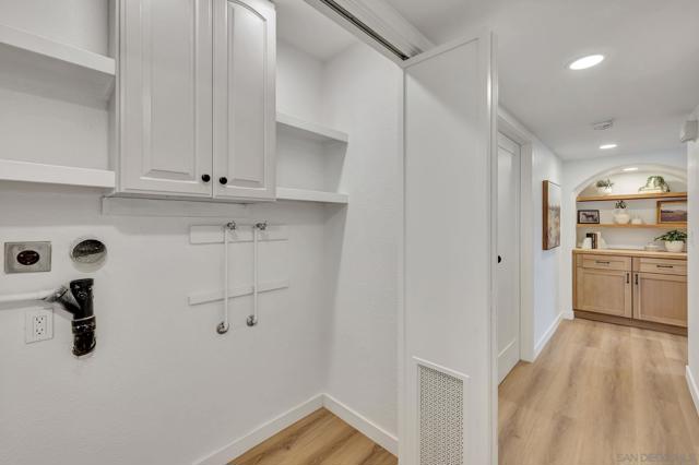 12880 Circulo Dardo, San Diego CA: https://media.crmls.org/mediaz/534ad229-dc56-43f2-8693-6322c1d7f686.jpg