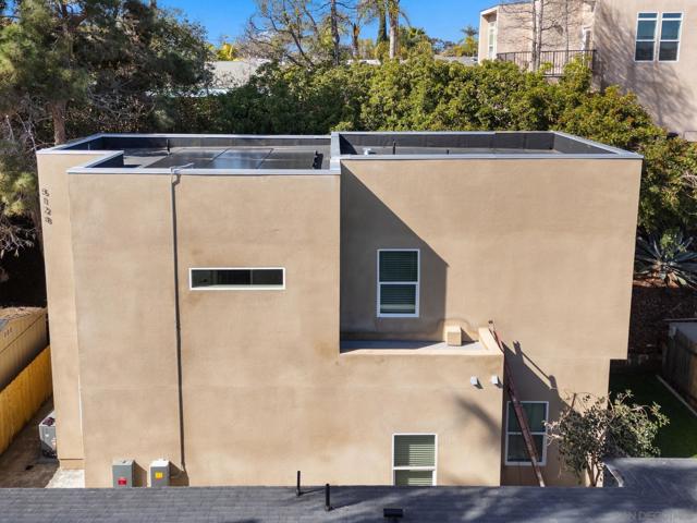 5126 5128 Alumni Pl, San Diego CA: https://media.crmls.org/mediaz/534b38ca-097a-4a28-bc54-5604f81f1e6a.jpg