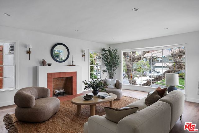 5215 Parkglen Avenue, Los Angeles CA: https://media.crmls.org/mediaz/534b8252-5956-4051-8c05-0d52b2d1567a.jpg