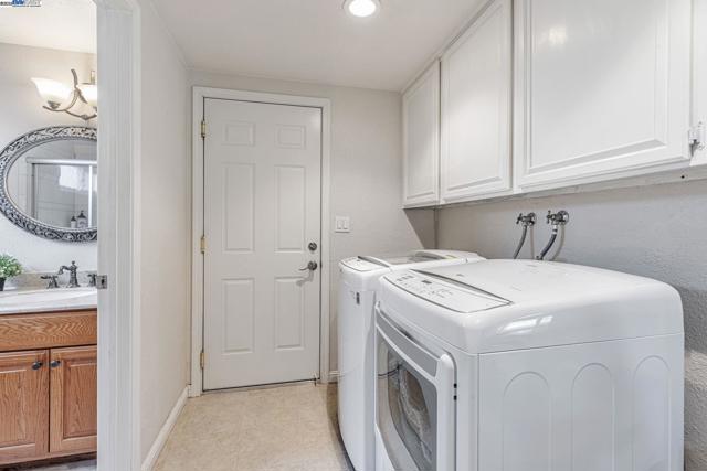 502 Cartagena Ln, San Ramon CA: https://media.crmls.org/mediaz/534ba0fa-5661-4847-893d-d499d4a48a0e.jpg