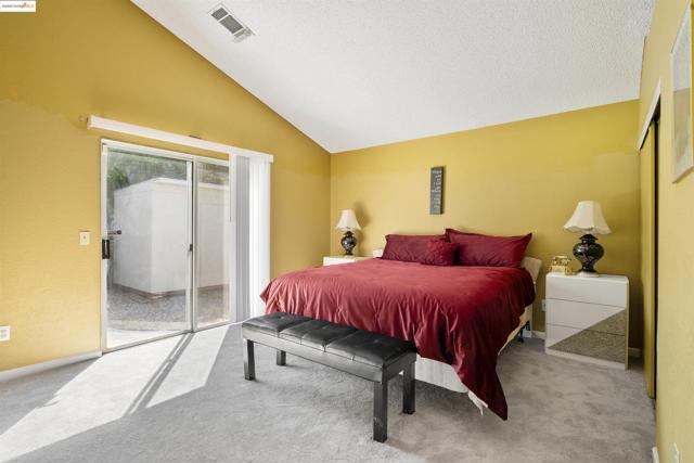 1031 Valley Oak Way, Fairfield CA: https://media.crmls.org/mediaz/534bdfab-9035-465e-b39d-a1fbe250a8d3.jpg