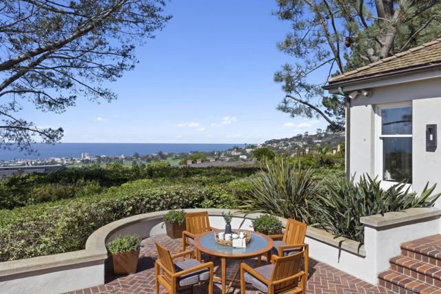 1515 El Camino Del Teatro, La Jolla CA: https://media.crmls.org/mediaz/534ca461-3808-40b4-acac-f4cedadd2e9c.jpg