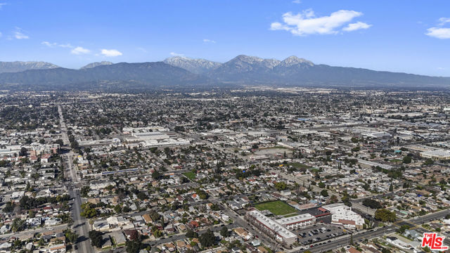 891 E 6th Street, Pomona CA: https://media.crmls.org/mediaz/534d0c55-2806-4110-a6f5-900ffca23907.jpg