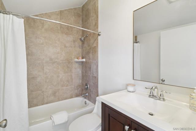 8312 Via Sonoma, La Jolla CA: https://media.crmls.org/mediaz/534e4534-4920-4d76-96c5-091facd0e576.jpg
