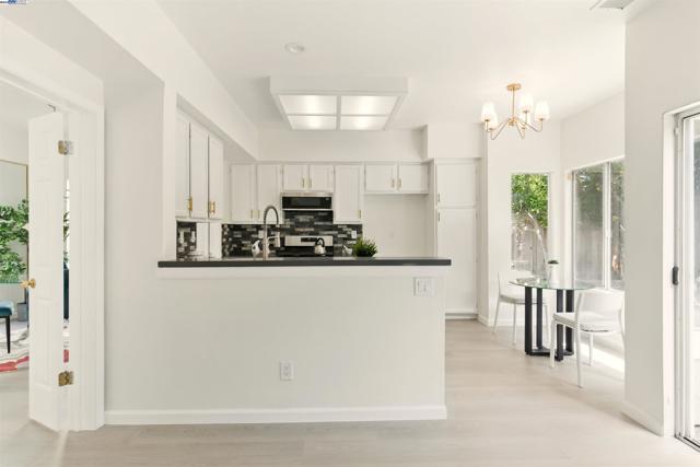 33243 Sunriver Cmn, Fremont CA: https://media.crmls.org/mediaz/534e6925-3eda-4d80-b059-71fe44c9c88b.jpg