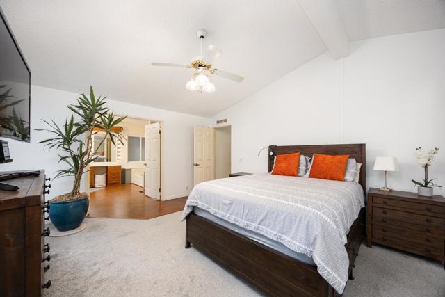 2130 Sunset Dr, Vista CA: https://media.crmls.org/mediaz/534f406b-1b34-4546-9593-a433ad53c03a.jpg