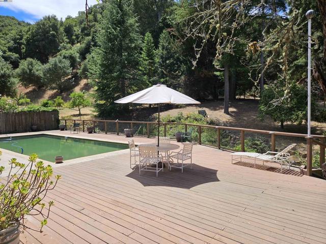 29625 Palomares Rd, Castro Valley CA: https://media.crmls.org/mediaz/534f8a0c-762b-4952-8dce-7ebddbd2c65b.jpg