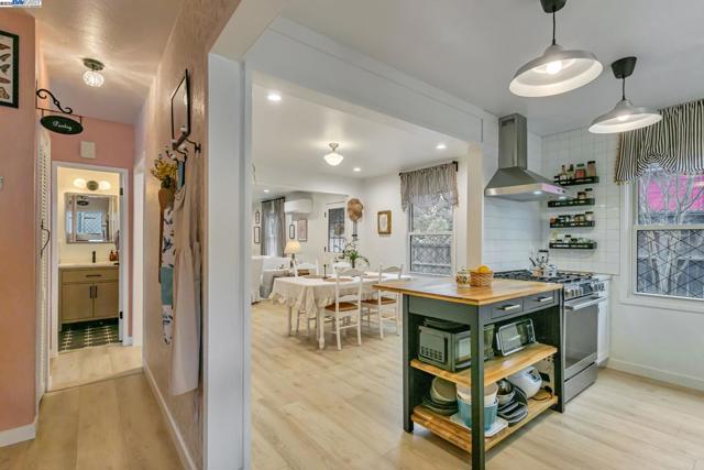 2019 E St, Hayward CA: https://media.crmls.org/mediaz/535087bf-3f84-4b92-bf84-5ba87f9863ff.jpg