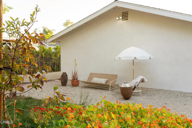202 N. Fulton Street, Ojai CA: https://media.crmls.org/mediaz/5350b6f1-10b4-4d88-9144-64527cd3fae8.jpg