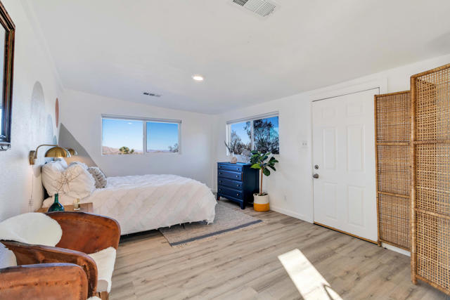 Image 34 of 83 For 59800 Onaga Trail