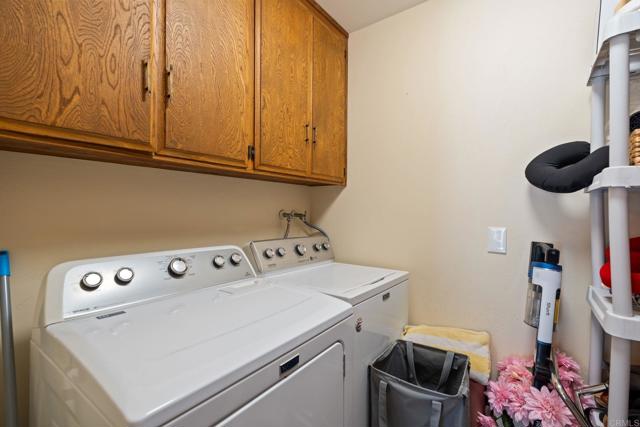 1565 Chestnut Avenue, Carlsbad CA: https://media.crmls.org/mediaz/5351401c-41be-4c8a-8af9-23efb0e5e3f8.jpg