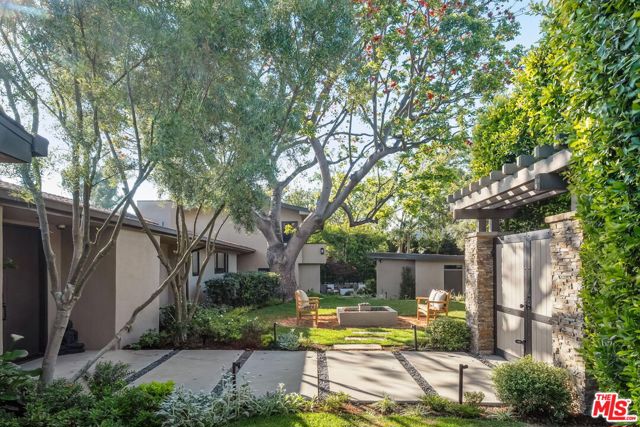 7840 Torreyson Drive, Los Angeles CA: https://media.crmls.org/mediaz/5351d494-ae47-4acf-840c-8da9cece99ef.jpg