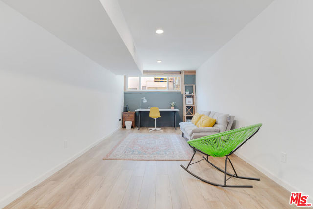 5343 TENDILLA Avenue, Woodland Hills CA: https://media.crmls.org/mediaz/5352971a-a2f2-4d5f-9b5a-2617d3476af0.jpg