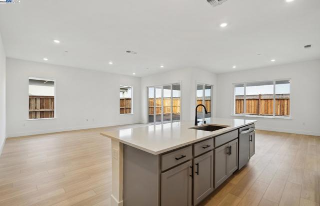 17654 Brightwood Avenue, Lathrop CA: https://media.crmls.org/mediaz/5352f4e5-2c6d-4172-a844-07208add6944.jpg