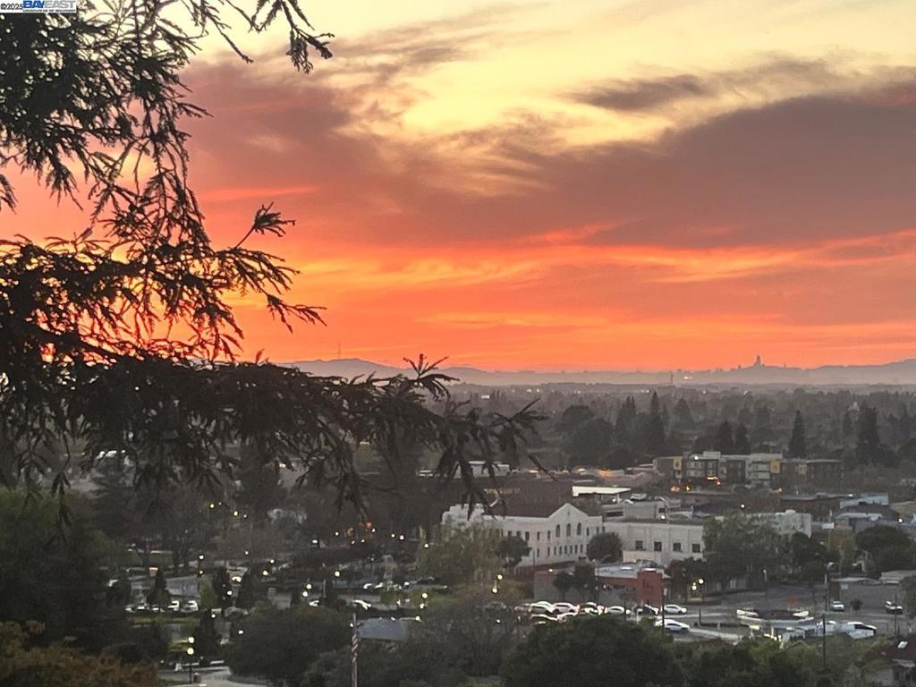 https://media.crmls.org/mediaz/5353ab62-adfb-42ef-b5fe-5ece416d165c.jpg?preset=X-Large