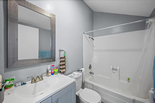 8451 Via Mallorca Unit 31, La Jolla CA: https://media.crmls.org/mediaz/5354ac22-9967-48f0-9f72-a91b9394683b.jpg
