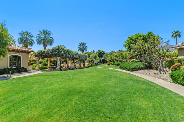 40535 Morningstar Road, Rancho Mirage CA: https://media.crmls.org/mediaz/53550431-34c0-4fce-b346-fb10b1107770.jpg