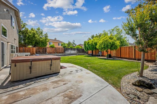 1660 Mimosa Street, Hollister CA: https://media.crmls.org/mediaz/5355df72-18e0-4495-b57a-4d93862a40e0.jpg