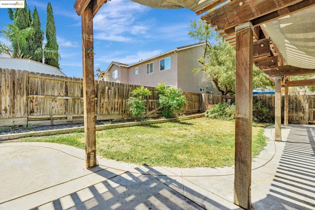 1261 King Loop, Tracy CA: https://media.crmls.org/mediaz/5356413d-cee1-43ad-805b-8e9ee883bd5e.jpg