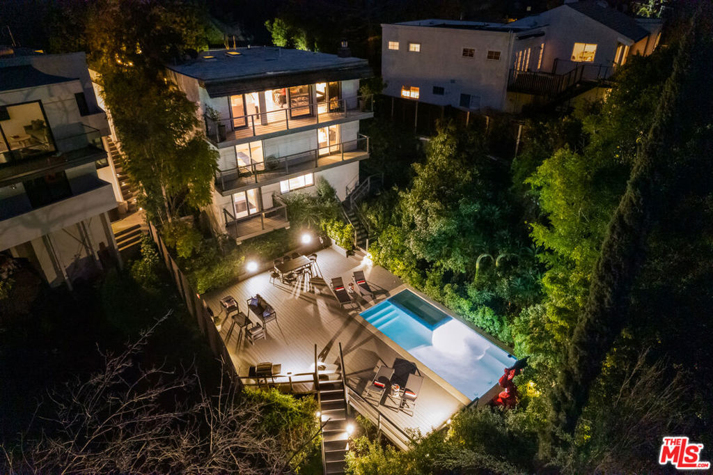 2753 La Cuesta Drive, Los Angeles, CA 90046