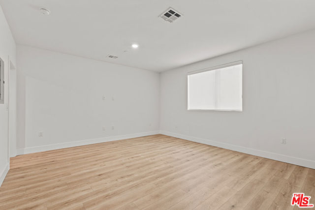 5832 Virginia Avenue, Los Angeles CA: https://media.crmls.org/mediaz/53571af6-b315-447e-a6ad-6a63c03acea8.jpg