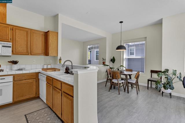 4605 Keller Ridge Dr, Clayton CA: https://media.crmls.org/mediaz/53575242-d4d6-49cb-9fd3-b08739e7ea39.jpg