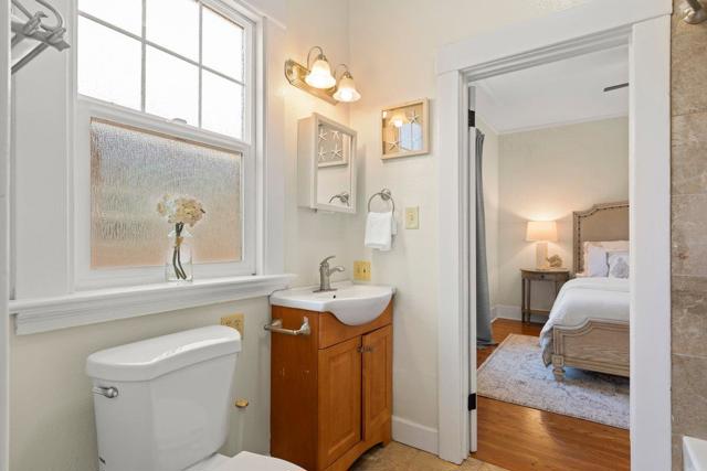 28 Clarendon Road, Burlingame CA: https://media.crmls.org/mediaz/53576489-80a2-4186-b4c2-633d209fb219.jpg