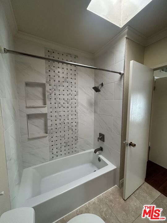5142 Zelzah Avenue, Encino CA: https://media.crmls.org/mediaz/5357ad3b-ba13-43ca-83eb-94765de8b3e9.jpg