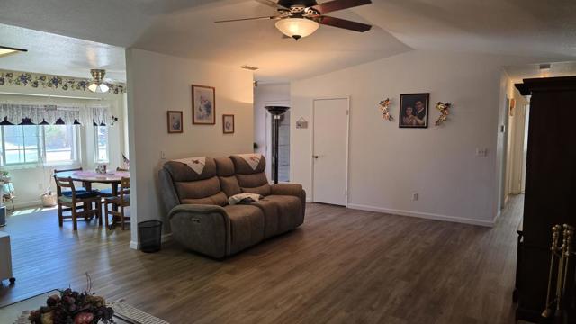 1046 Santa Barbara Street, Los Banos CA: https://media.crmls.org/mediaz/5358093d-c9ab-4e19-bb43-ad451104a72d.jpg