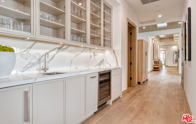 9153 Janice Place, Beverly Hills CA: https://media.crmls.org/mediaz/53585fd7-6f81-488c-b9b3-b99c360660be.jpg